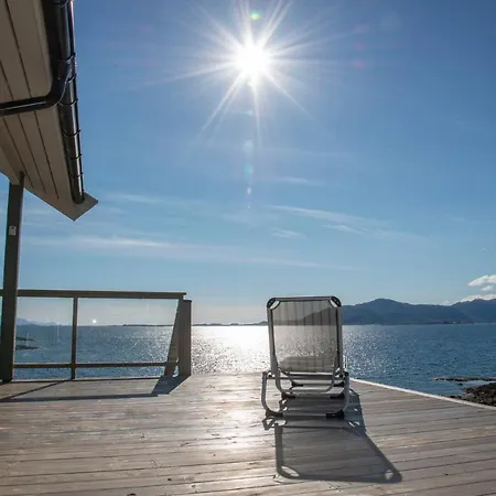 Arctic Panorama House لودينغن